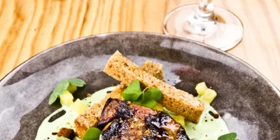 6-Restaurant-Braisenville_-Foie-gras-cuit-a-la-braise-et-pain-depice